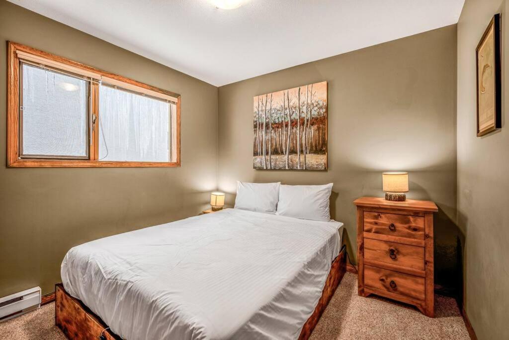 Fresh Tracks Retreat - Ski In Out Mtn View & Private Hot Tub Big White Ski Resort Экстерьер фото