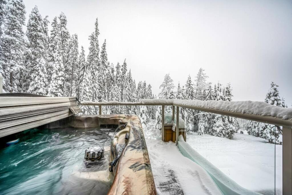 Fresh Tracks Retreat - Ski In Out Mtn View & Private Hot Tub Big White Ski Resort Экстерьер фото
