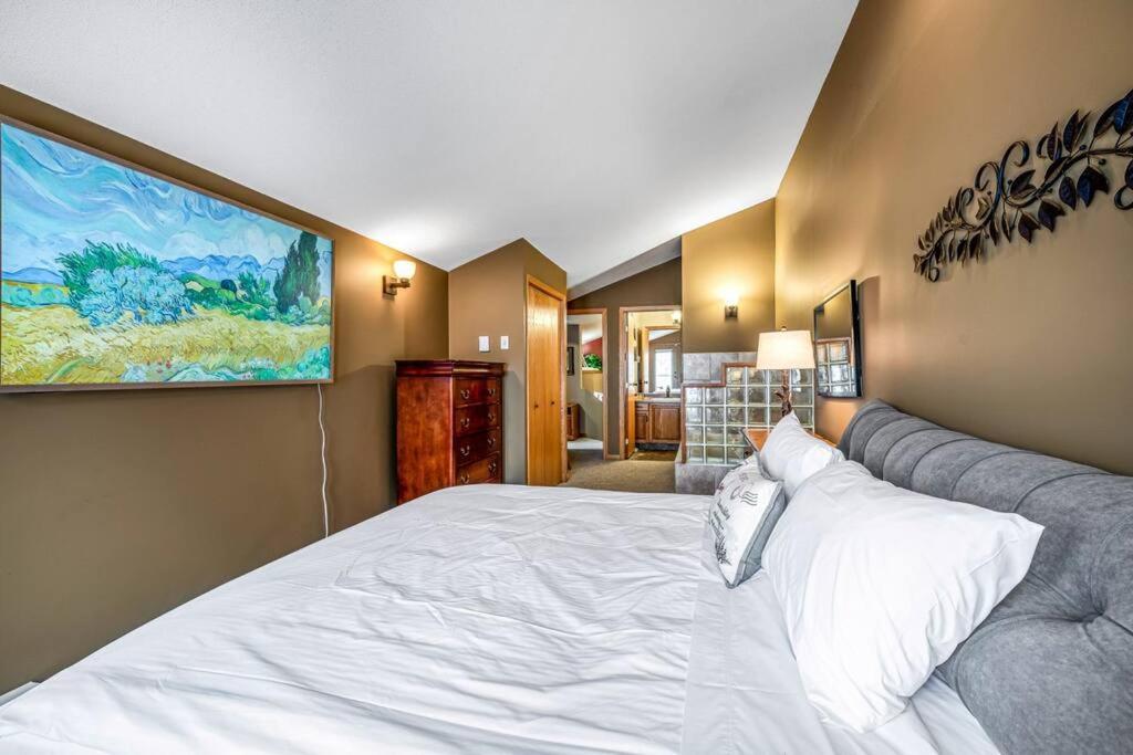Fresh Tracks Retreat - Ski In Out Mtn View & Private Hot Tub Big White Ski Resort Экстерьер фото