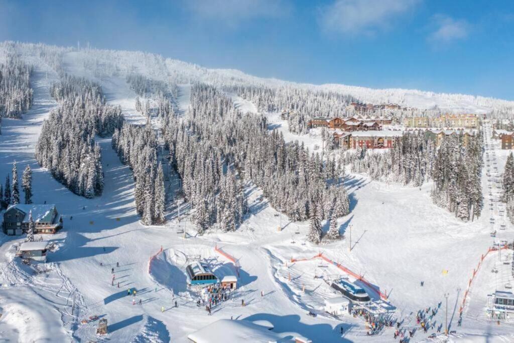 Fresh Tracks Retreat - Ski In Out Mtn View & Private Hot Tub Big White Ski Resort Экстерьер фото