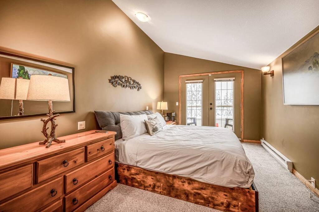 Fresh Tracks Retreat - Ski In Out Mtn View & Private Hot Tub Big White Ski Resort Экстерьер фото