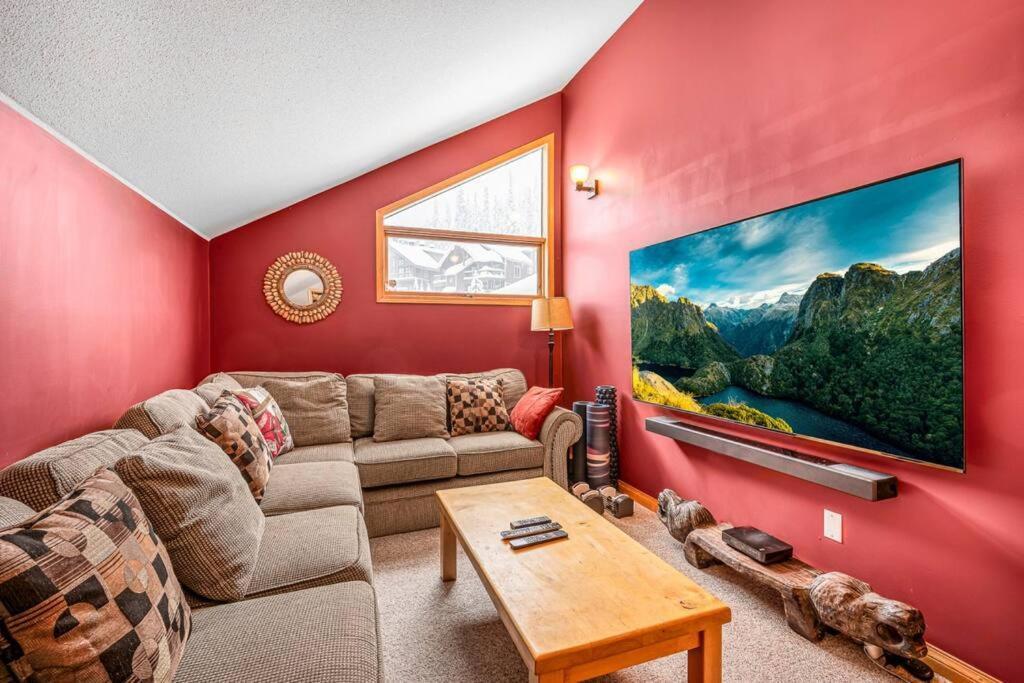 Fresh Tracks Retreat - Ski In Out Mtn View & Private Hot Tub Big White Ski Resort Экстерьер фото