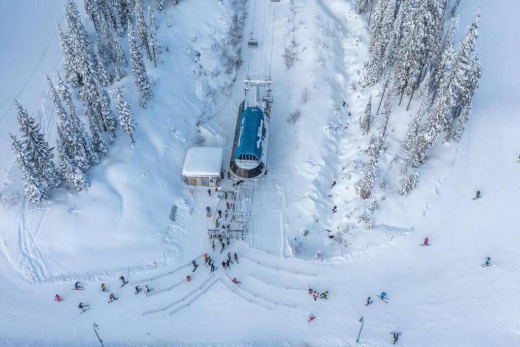 Fresh Tracks Retreat - Ski In Out Mtn View & Private Hot Tub Big White Ski Resort Экстерьер фото