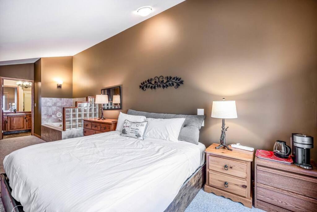 Fresh Tracks Retreat - Ski In Out Mtn View & Private Hot Tub Big White Ski Resort Экстерьер фото