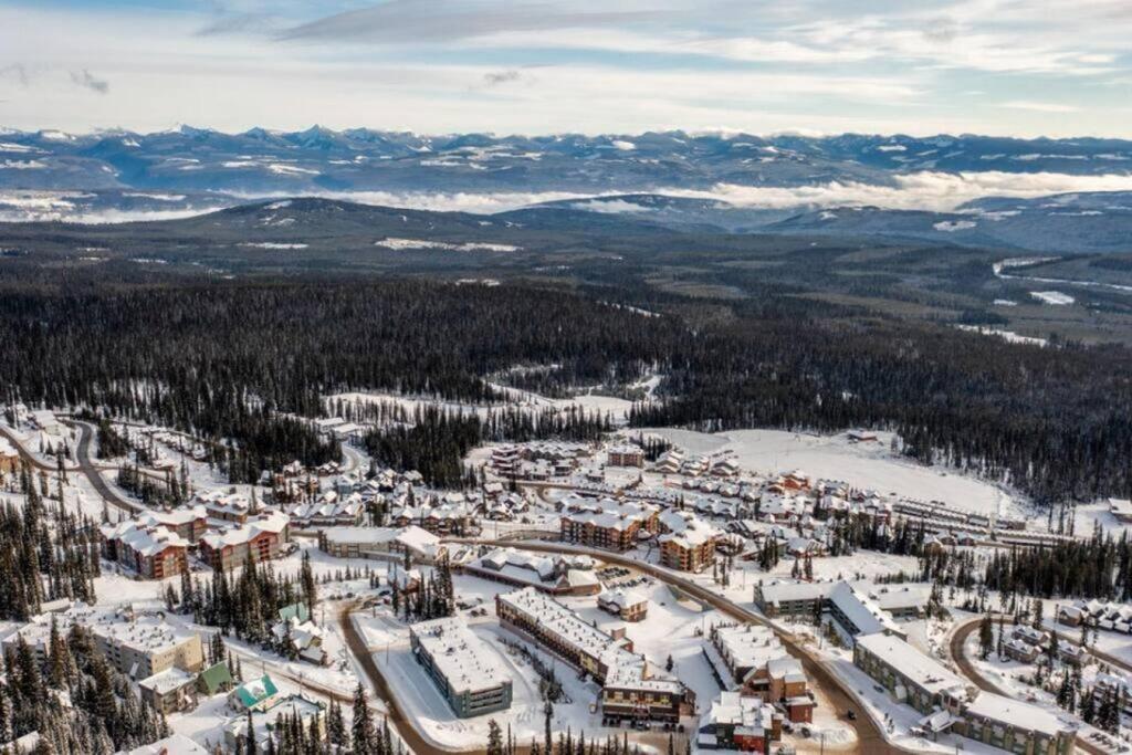 Fresh Tracks Retreat - Ski In Out Mtn View & Private Hot Tub Big White Ski Resort Экстерьер фото