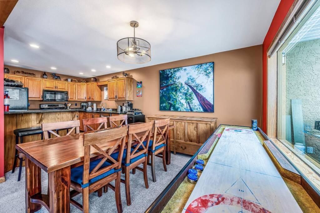 Fresh Tracks Retreat - Ski In Out Mtn View & Private Hot Tub Big White Ski Resort Экстерьер фото