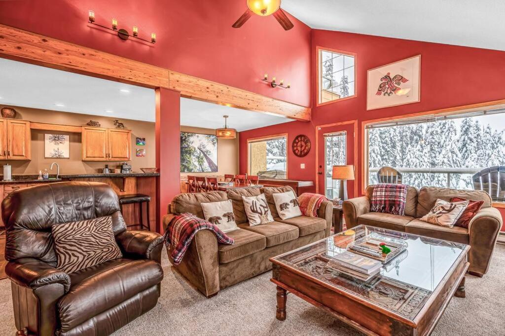 Fresh Tracks Retreat - Ski In Out Mtn View & Private Hot Tub Big White Ski Resort Экстерьер фото