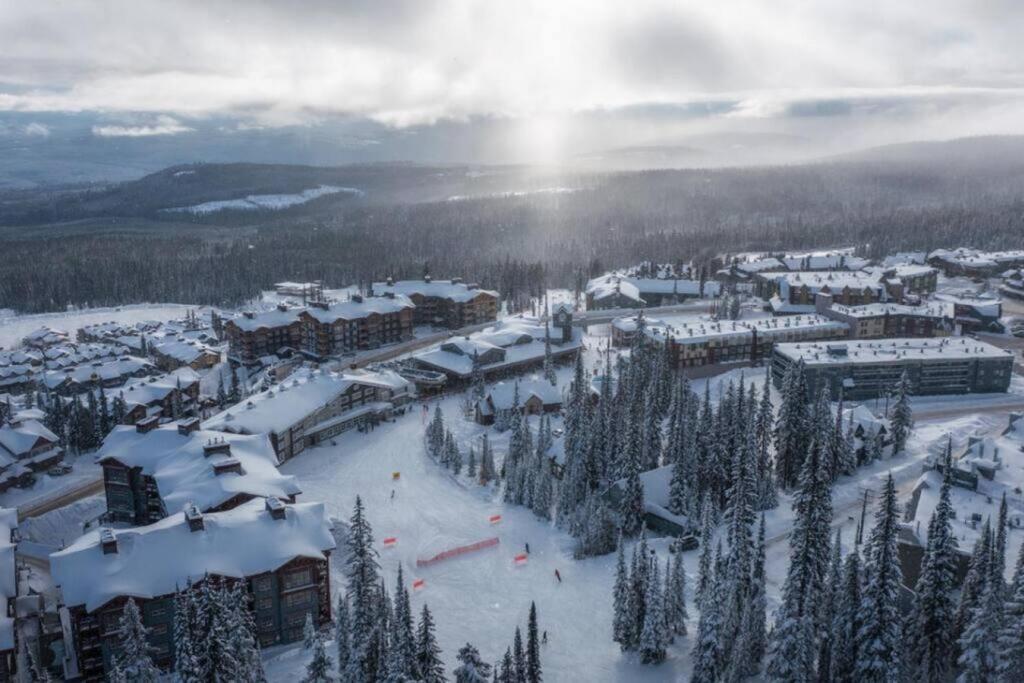 Fresh Tracks Retreat - Ski In Out Mtn View & Private Hot Tub Big White Ski Resort Экстерьер фото