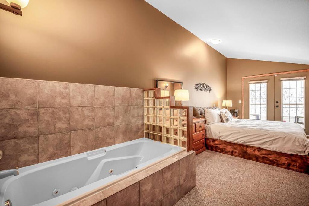 Fresh Tracks Retreat - Ski In Out Mtn View & Private Hot Tub Big White Ski Resort Экстерьер фото
