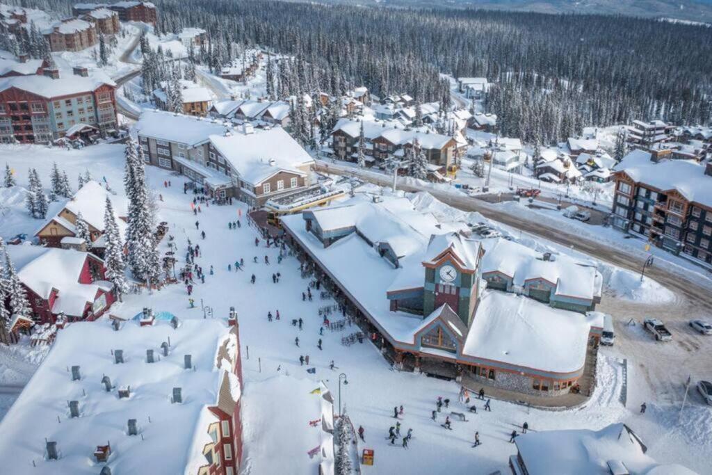 Fresh Tracks Retreat - Ski In Out Mtn View & Private Hot Tub Big White Ski Resort Экстерьер фото