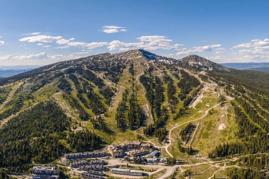 Fresh Tracks Retreat - Ski In Out Mtn View & Private Hot Tub Big White Ski Resort Экстерьер фото