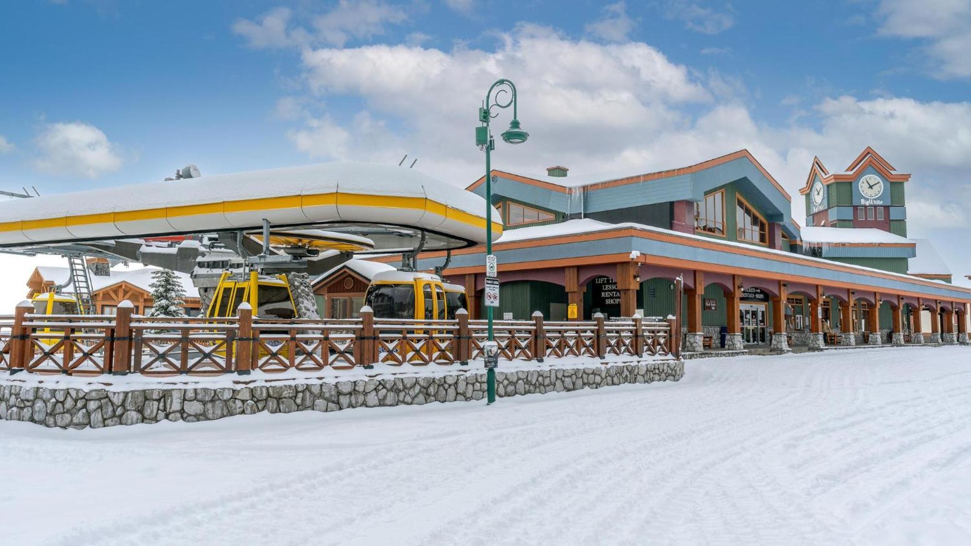 Fresh Tracks Retreat - Ski In Out Mtn View & Private Hot Tub Big White Ski Resort Экстерьер фото