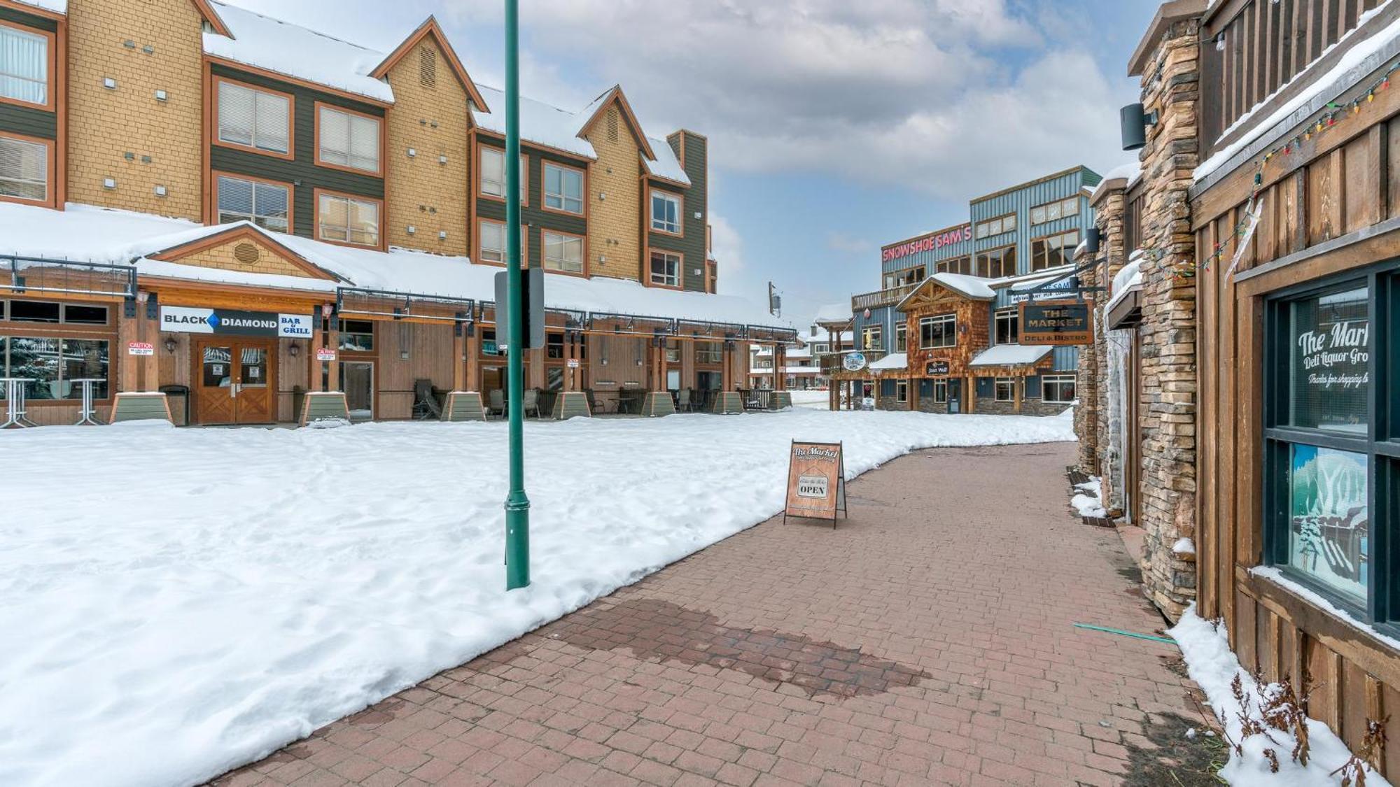 Fresh Tracks Retreat - Ski In Out Mtn View & Private Hot Tub Big White Ski Resort Экстерьер фото